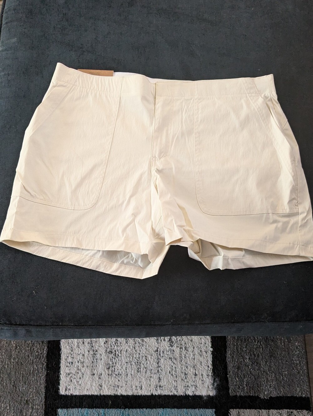 NWT! Eddie Bauer Cream Hiker Pocket Short Size 16